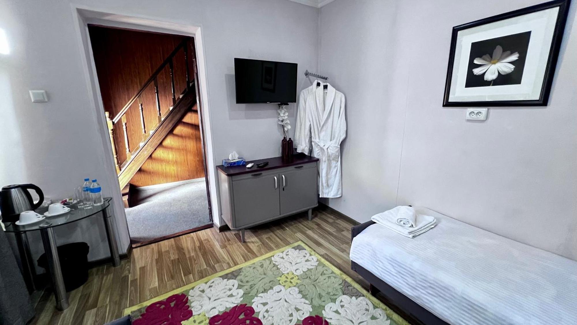 Frodo Tashkent Exterior foto